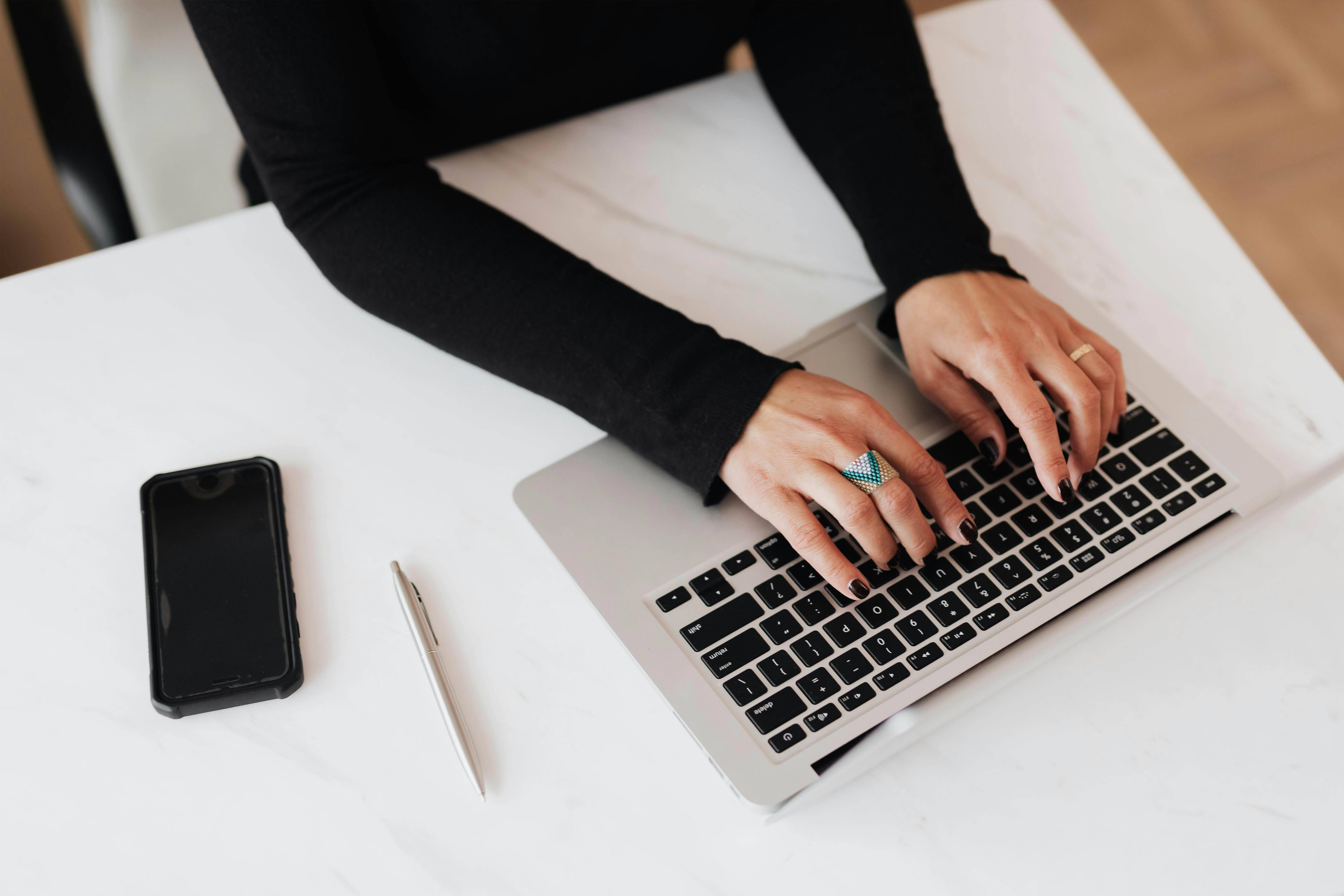 https://storage-tally-proxy.letters-now.org/30340f0c-5d1a-4173-969f-b54a76fb20f6/pexels-mareklevak-2265482.jpg